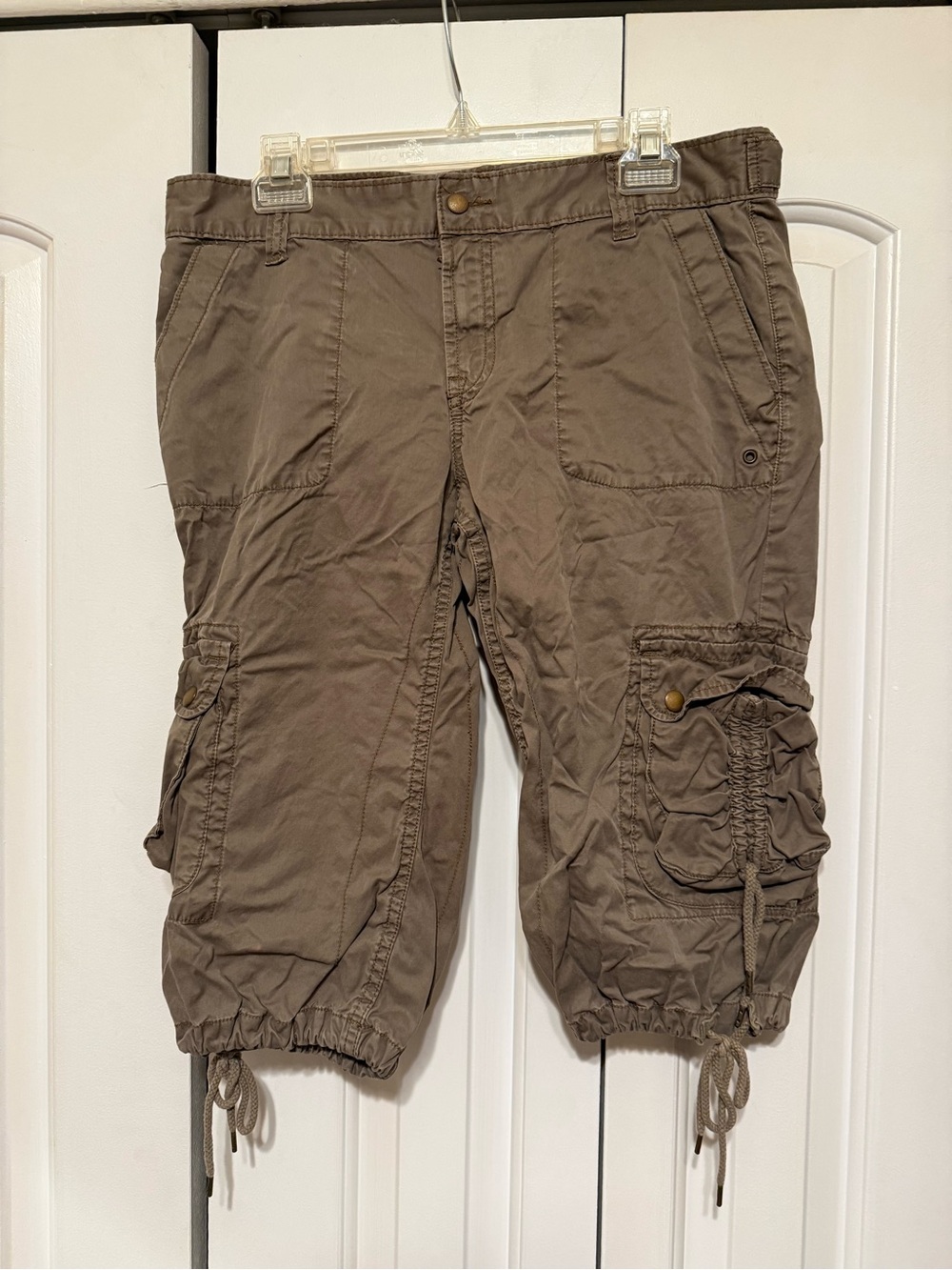 Lucky Brand Women's Capri Pants in Taupe Brown - 12/31